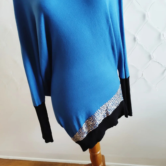 Countess Luann Asymmetrical Sweater / Size Small - Picture 2 of 5